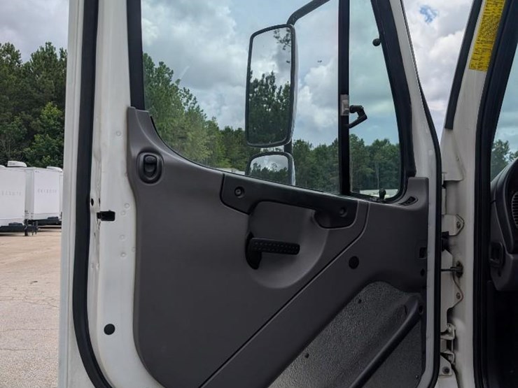 2012-freightliner-m2-stakebed-truck-image-8