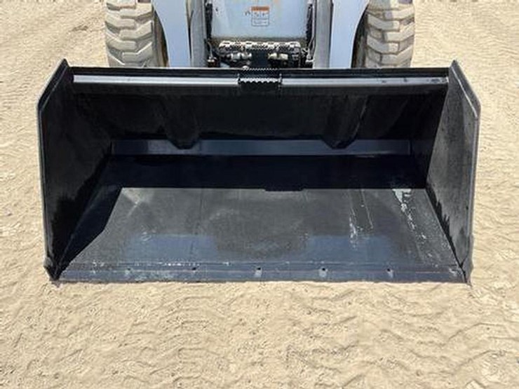 wildcat-72"-skid-steer-snow/litter-bucket-image-2