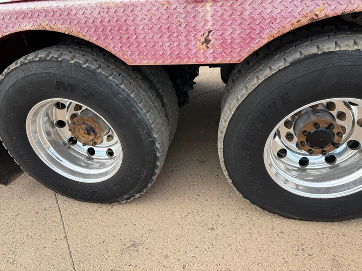 2015-peterbilt-365-image-18