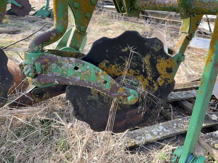 john-deere-pull-type-three-bottom-plow-image-24