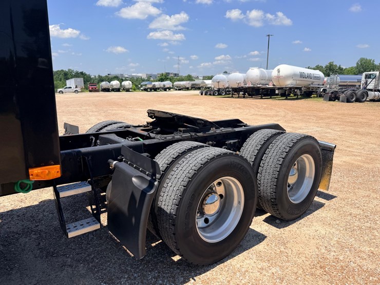 2010-kenworth-t800-image-57
