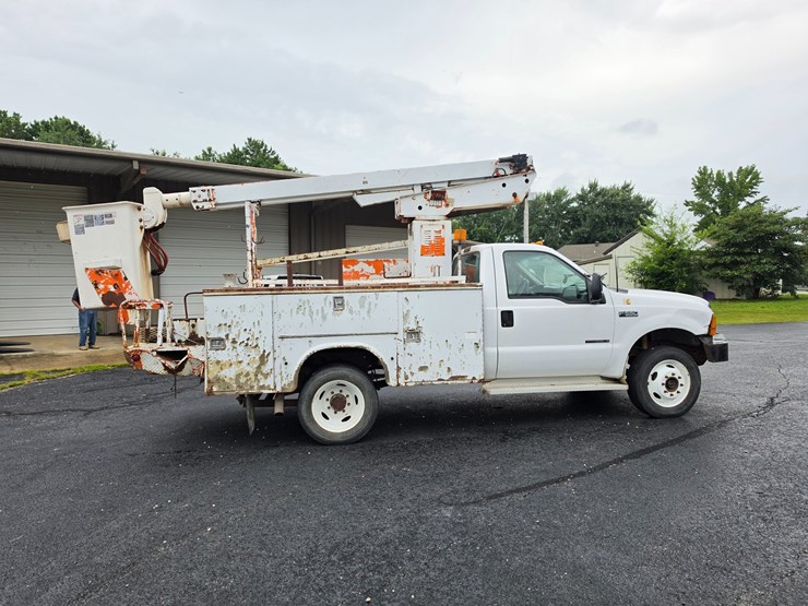 2000-ford-f550-image-15