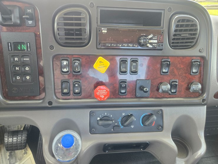 2018-freightliner-m2-106-image-49