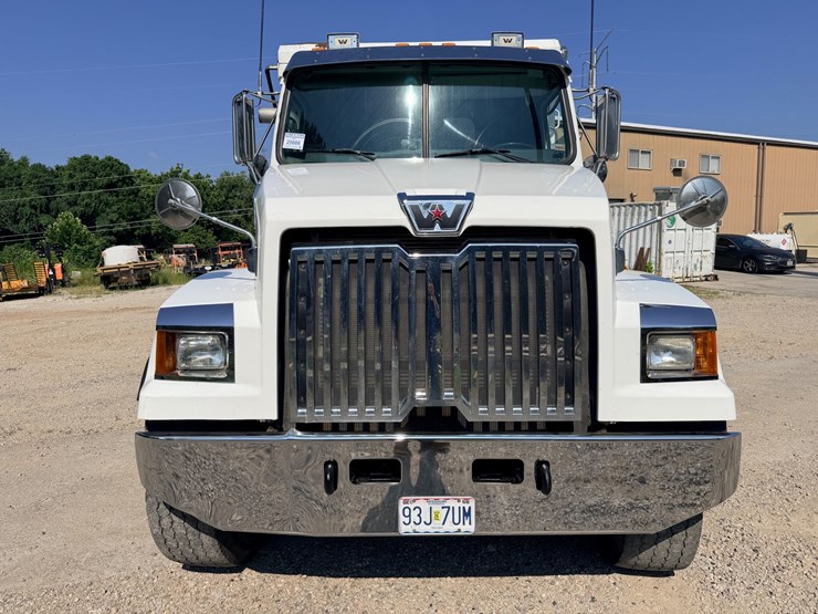 2016-western-star-4700-image-24