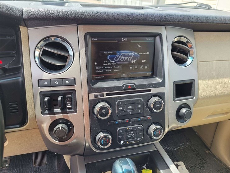 2015-ford-expedition-image-15