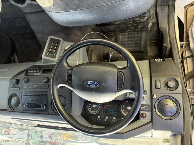 2011-ford-f650xl-image-25