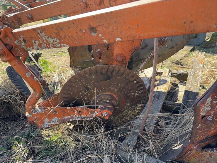john-deere-three-point-three-bottom-plow-image-18