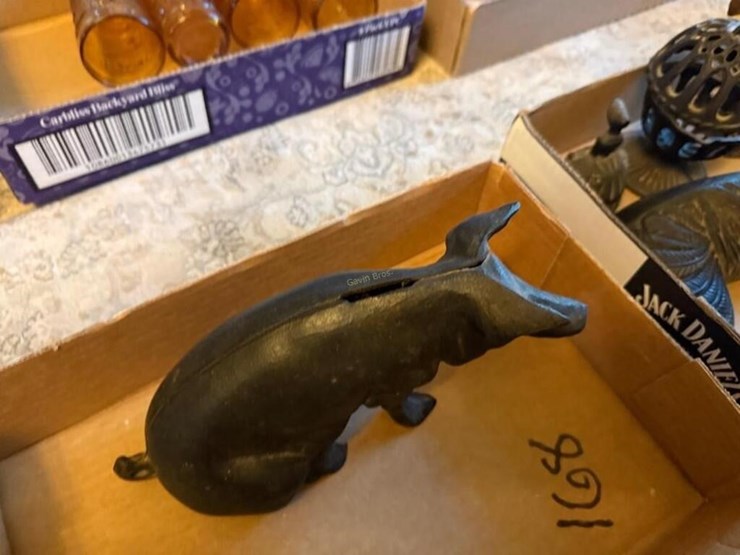 cast-iron-piggie-bank-w/some-change-image-2