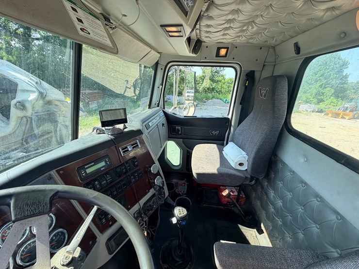 2016-western-star-4700-image-125