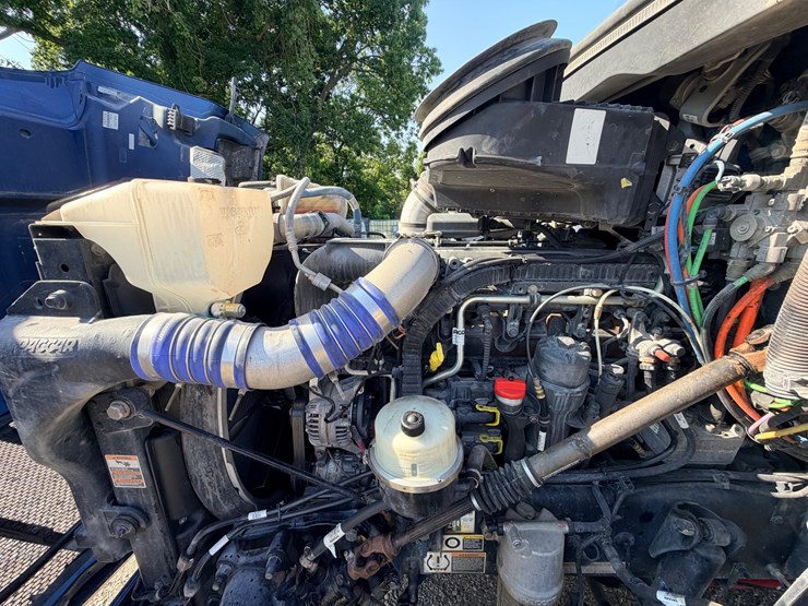2021-peterbilt-579-image-91