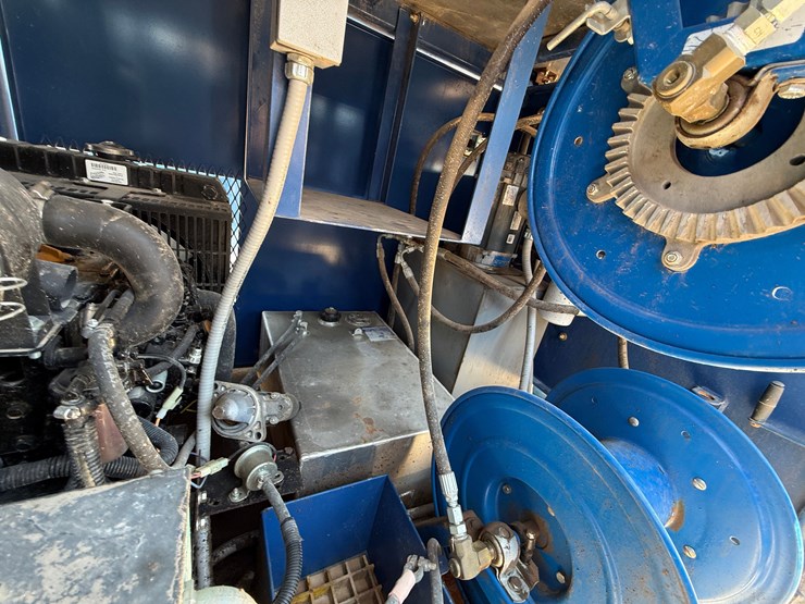 self-contained-20k-wp-grease-injection-unit-combo-p/b-8.4-kw-isuzu-diesel-generator-image-5