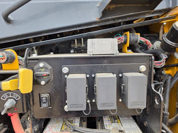 2015-deere-700k-image-22