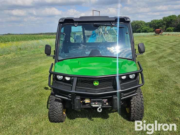 2023-john-deere-xuv-835m-gator-4x4-utv-w/65-gal-sprayer-image-2