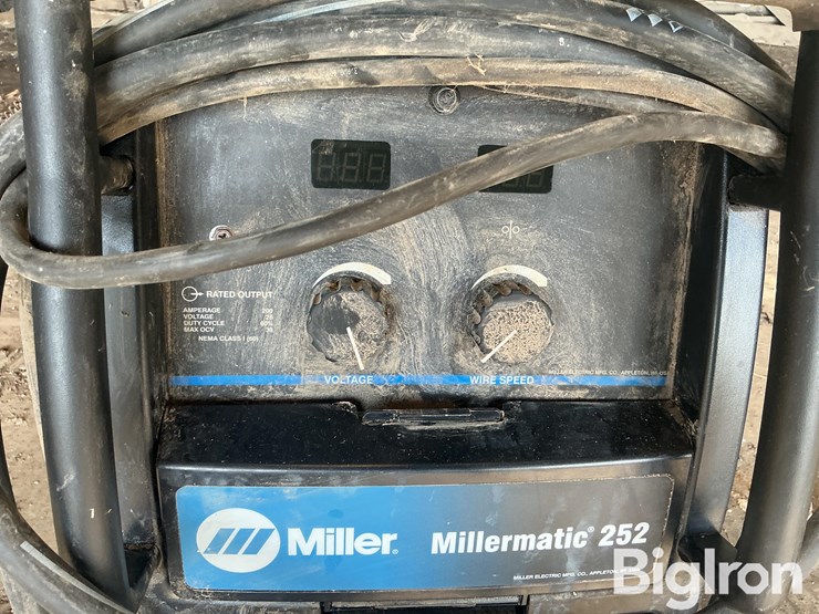 miller-252-wire-feed-welder-image-16