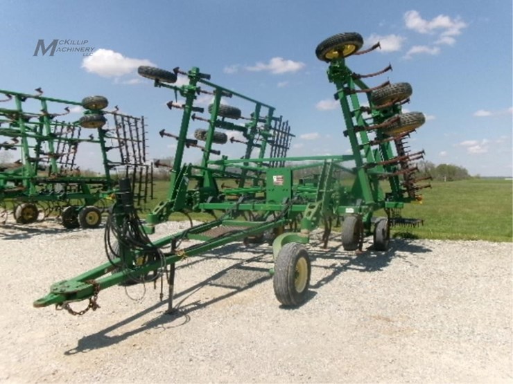 2003-john-deere-2210-image-1