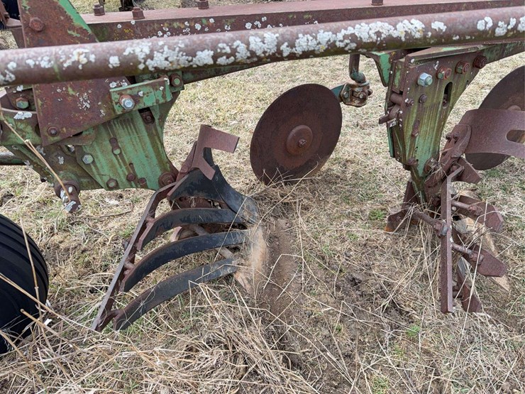 john-deere-pull-type-four-bottom-plow-image-13