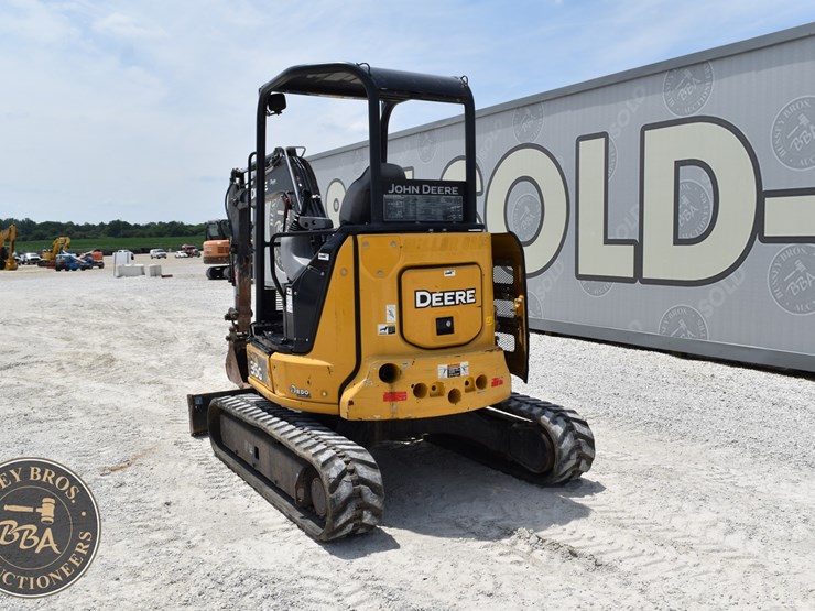 2020-deere-35g-image-12