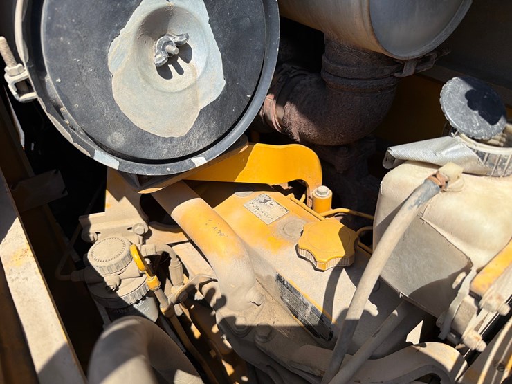 2000-deere-710d-image-18