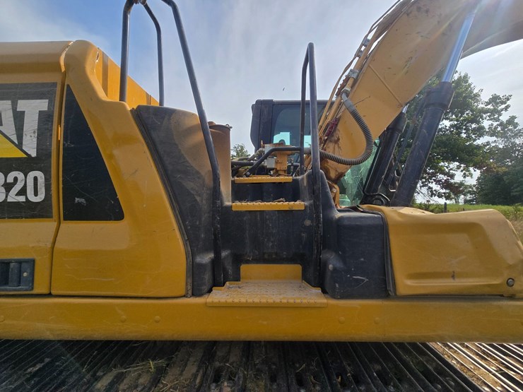 2019-caterpillar-320-image-22
