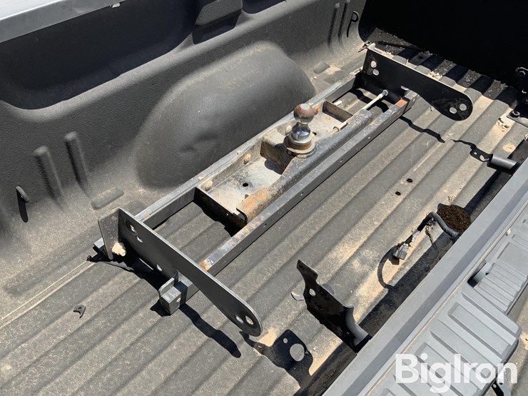 2019-chevrolet-2500-image-15