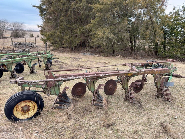 john-deere-pull-type-four-bottom-plow-image-5