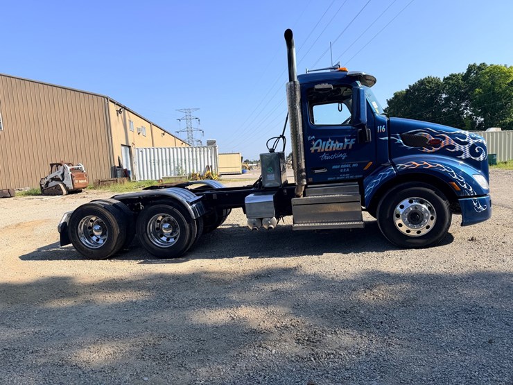 2021-peterbilt-579-image-22