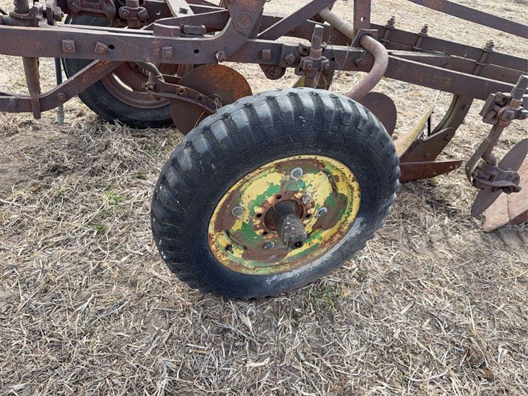 oliver-pull-type-three-bottom-plow-image-10