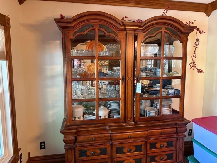 large-glass-door-display-lighted-cabinet-image-1
