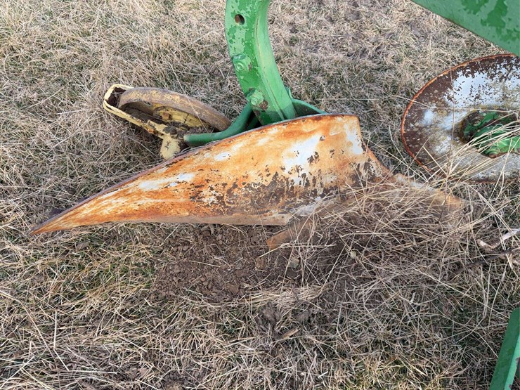 john-deere-pull-type-two-bottom-plow-image-21