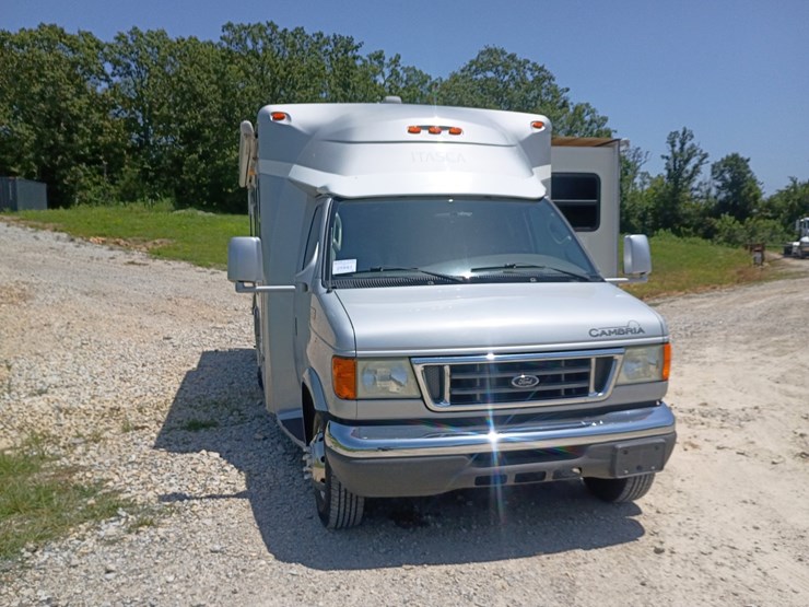 2005-ford-e450-image-14