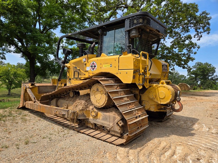 2019-caterpillar-d6-image-7