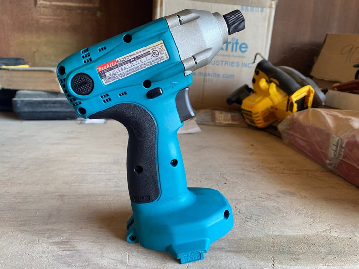 #3409-•-makita-impact-driver-with-battery-and-charger-image-5