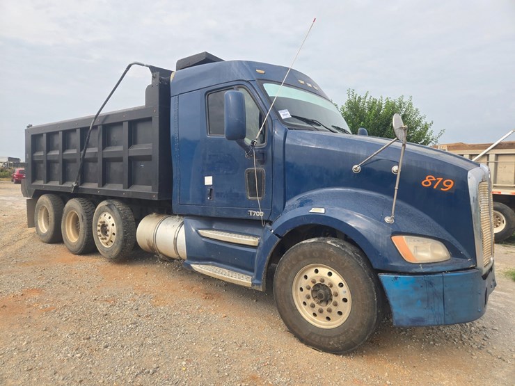 2011-kenworth-t700-image-15