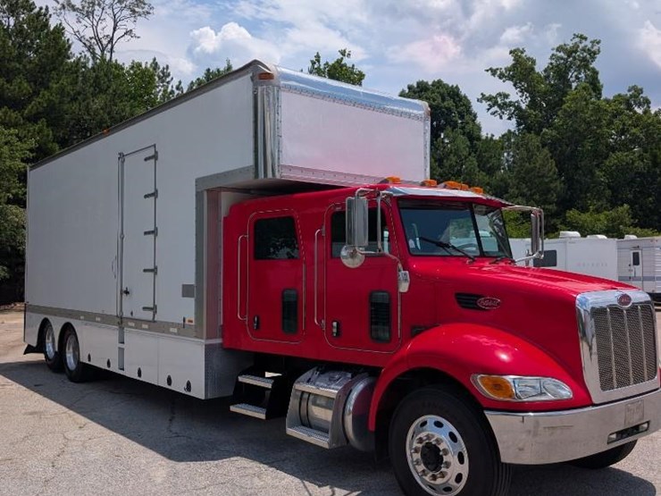 2009-peterbilt-335-image-4