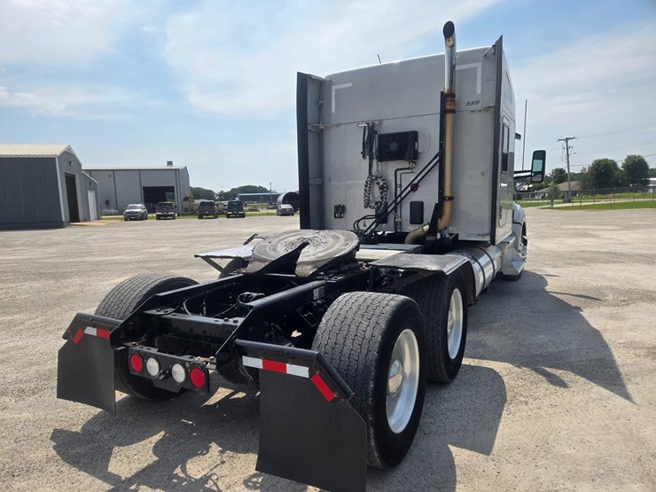 2019-kenworth-t680-image-12