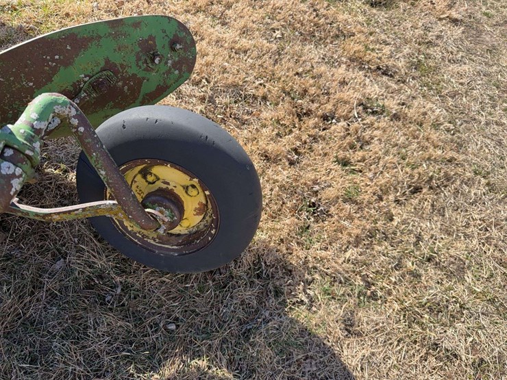 john-deere-three-point-three-bottom-plow-image-17