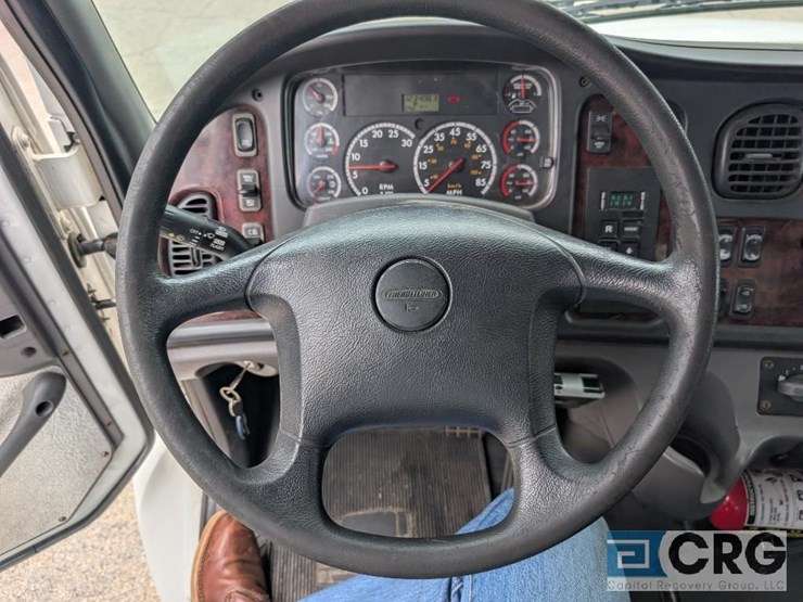 2012-freightliner-m2-stakebed-truck-image-17