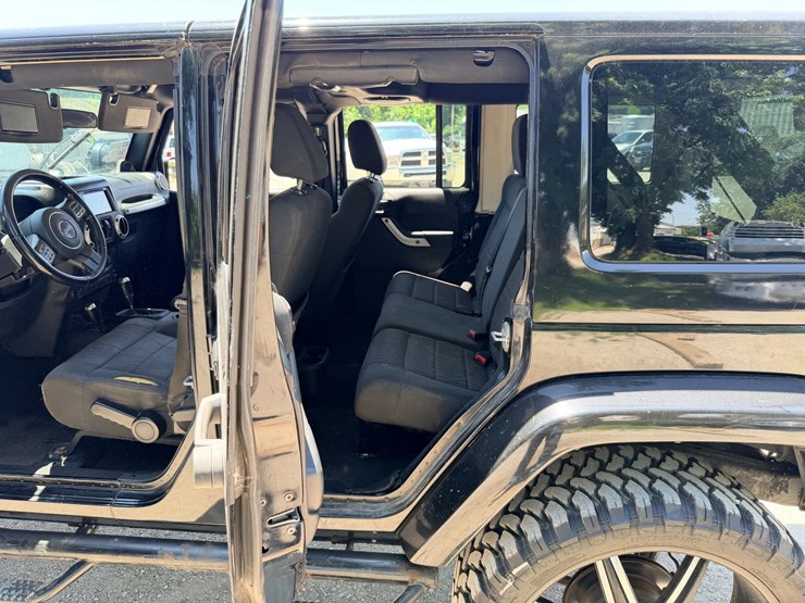 2011-jeep-wrangler-image-48