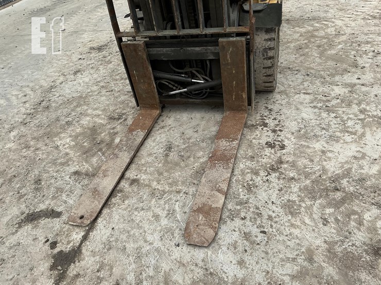 2015-caterpillar-dp30n-image-9