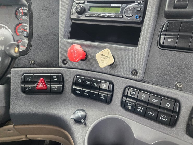 2012-freightliner-cascadia-113-image-52