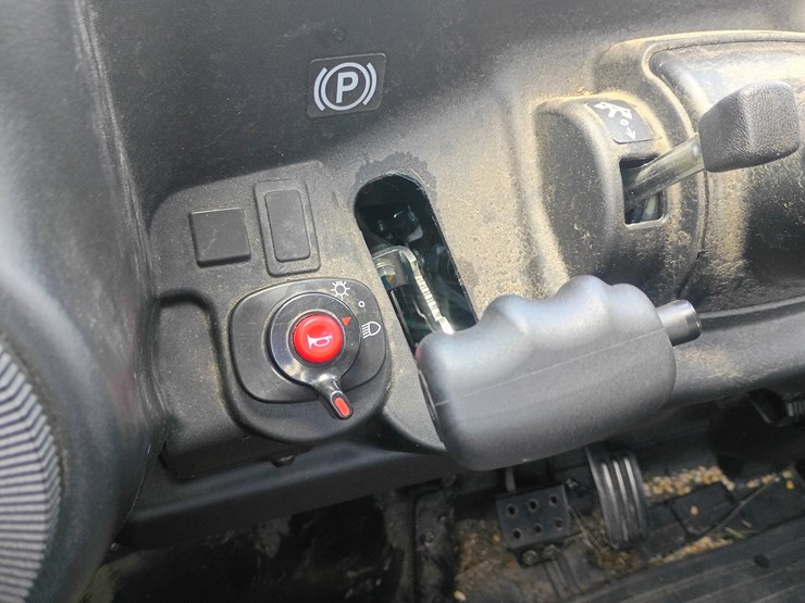 2025-kubota-rtv1100-image-31