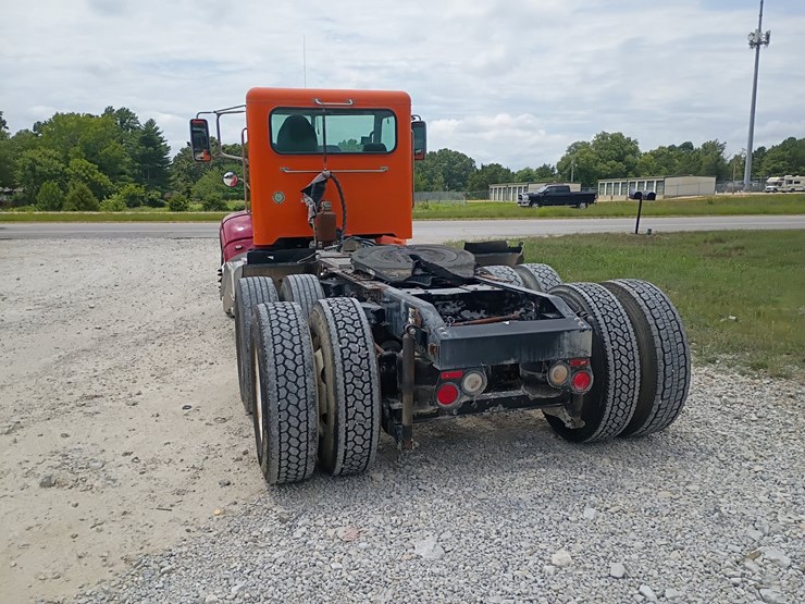 2012-peterbilt-384-image-6