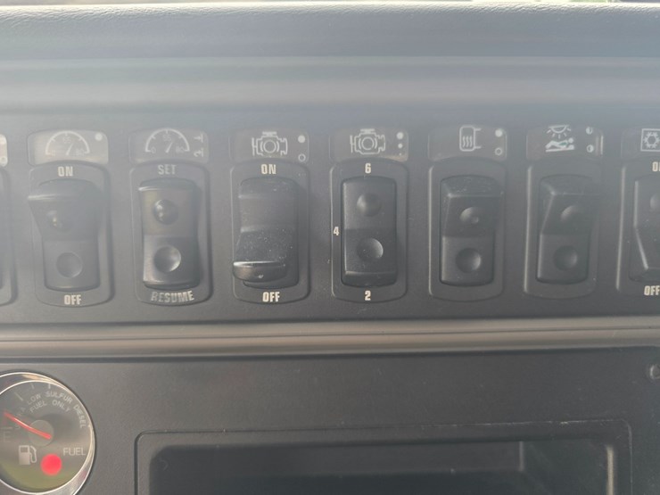 2010-kenworth-t2000-image-61