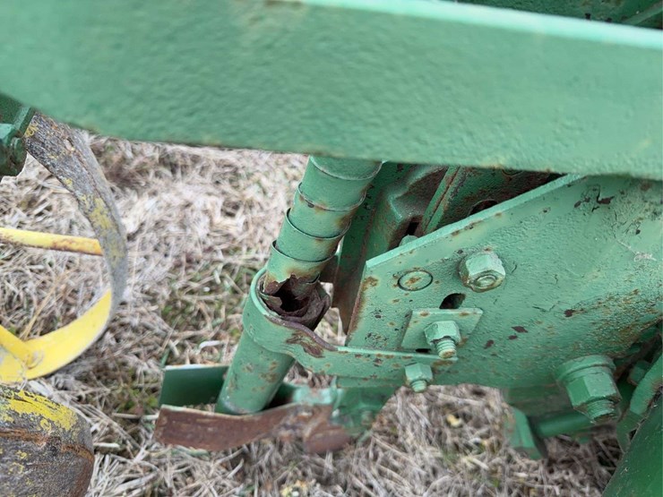 john-deere-pull-type-two-row-planter-image-19