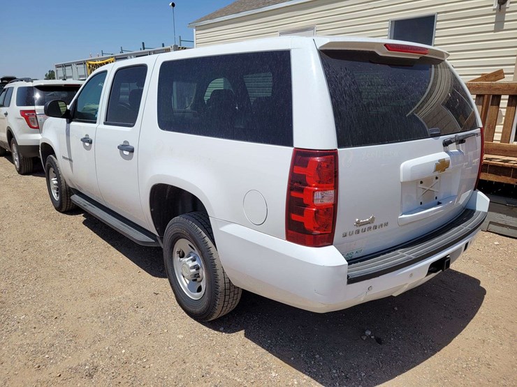 2013-chevrolet-suburban-image-6