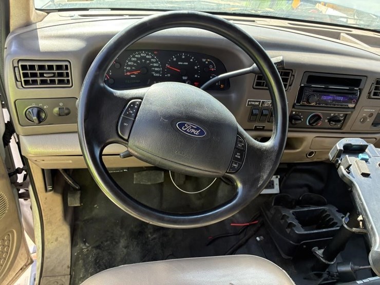 2004-ford-f450-image-27