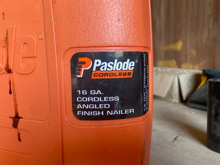 #3404-•-paslode-cordless-nail-gun-with-charger-image-2