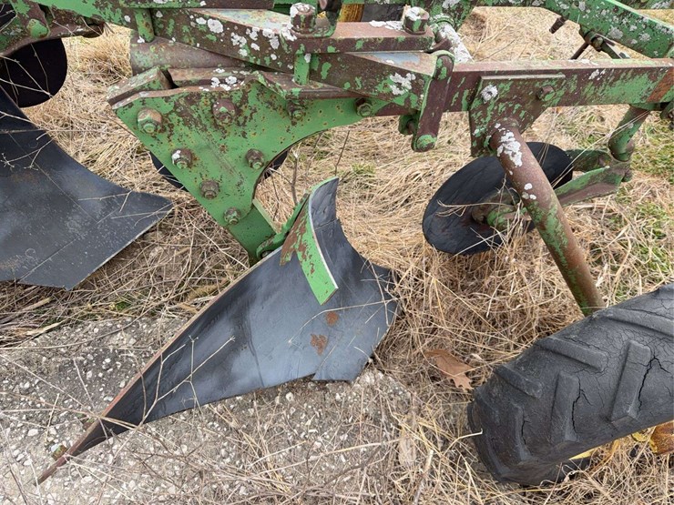 john-deere-pull-type-four-bottom-plow-image-14