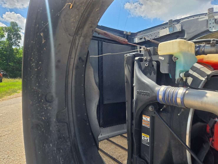 2016-peterbilt-389-image-33