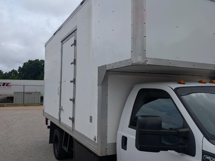 2016-ford-f550-image-24